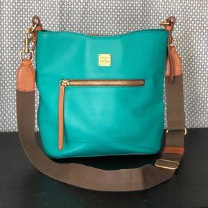 Dooney & Bourke Bags - Dooney & Bourke Crossbody Handbag Dooney & Bourke Bags - Dooney & Bourke Crossbody Handbag